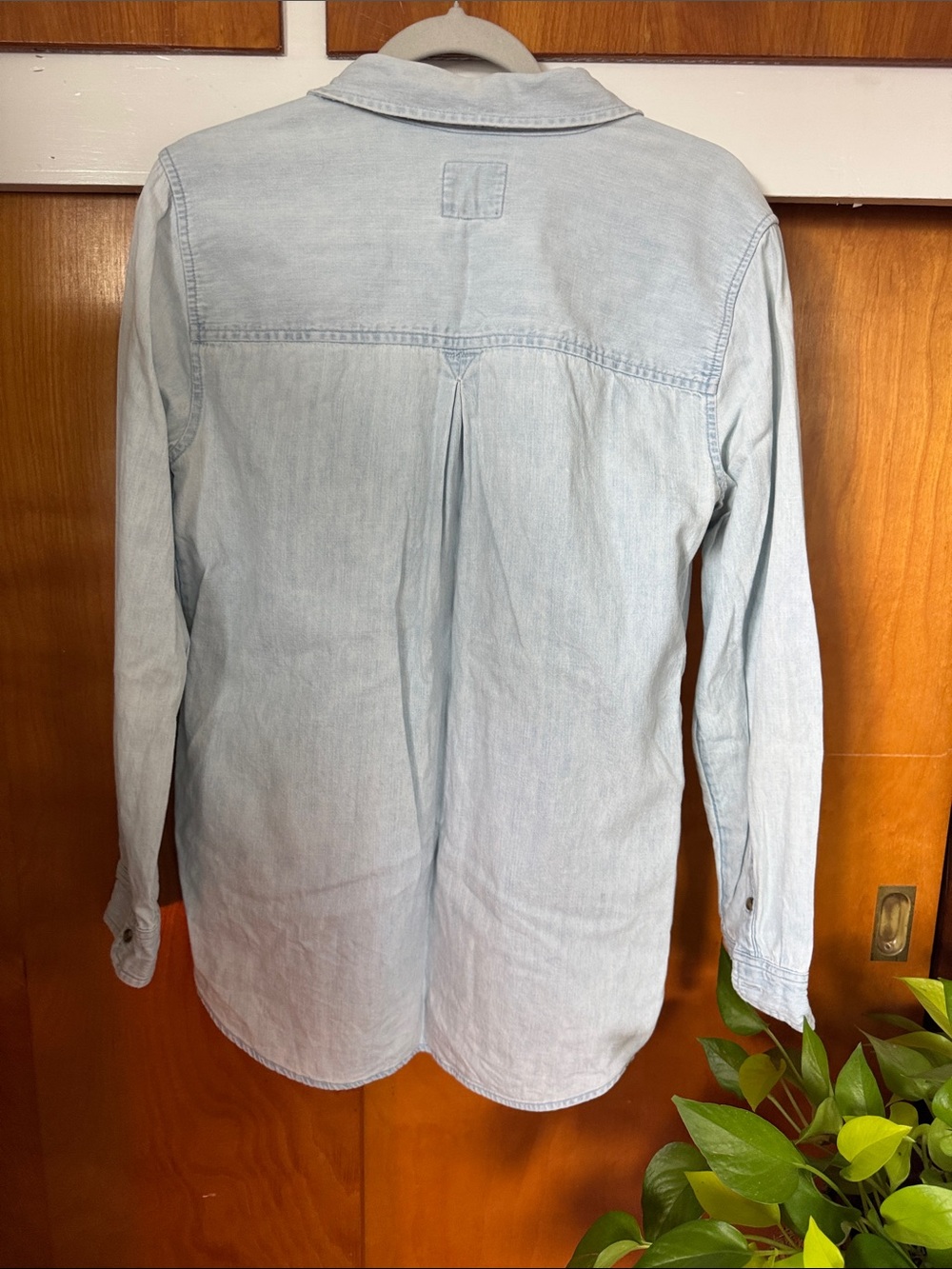 American Eagle Outfitters Light Wash Denim Button-Up Shirt - Picture 3 of 3